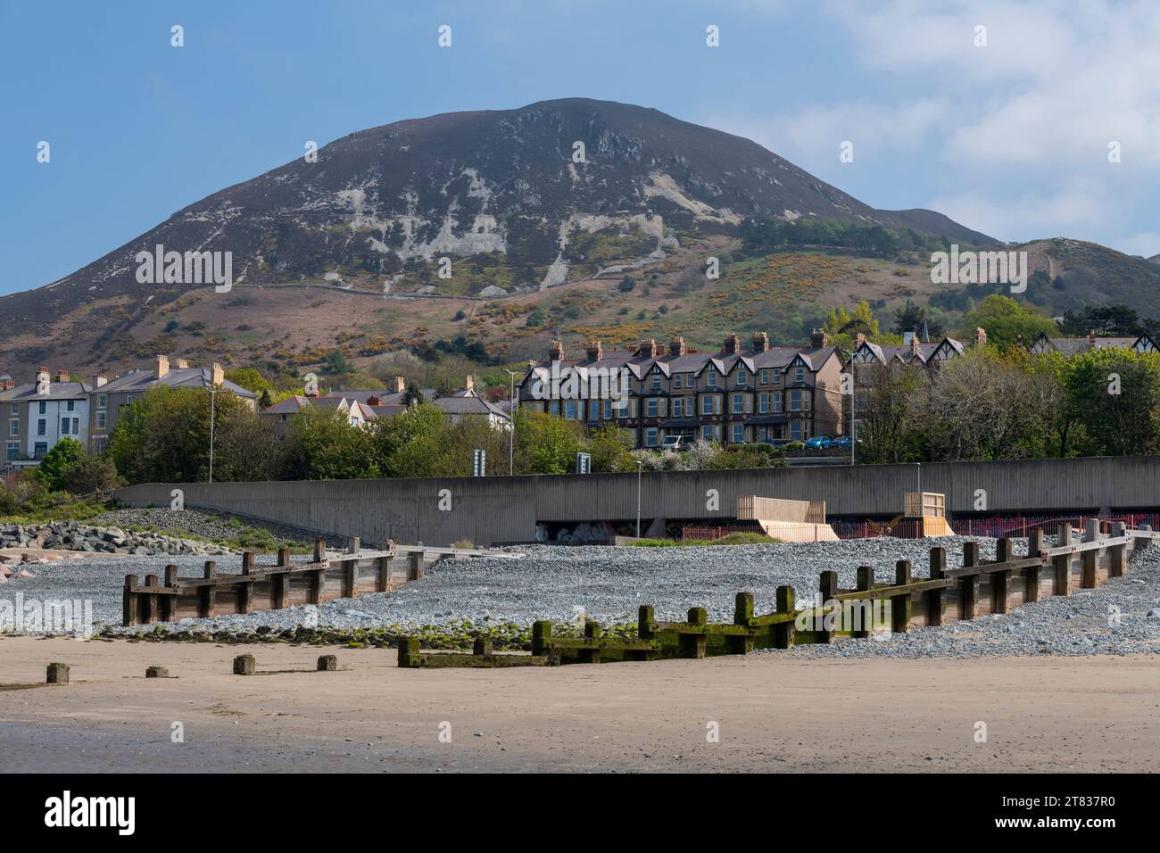 Penmaenmawr Beach im Conwy County an der Küste von Nordwales. Stockfoto