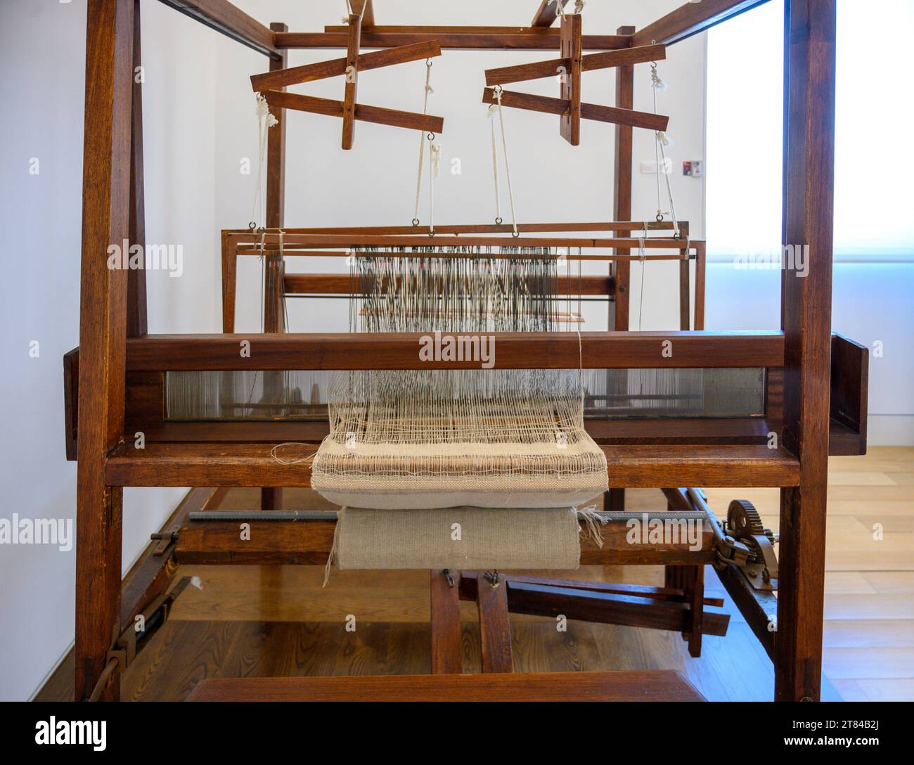 Antike Holzwebstoffe, ausgestellt im Gobelin Museum, Arraiolos, Portugal, ein Teppich von Arraiolos, ein Teppich von Arraiolos, ein Teppich von Arraiolos oder eine portugiesische Nadel Stockfoto