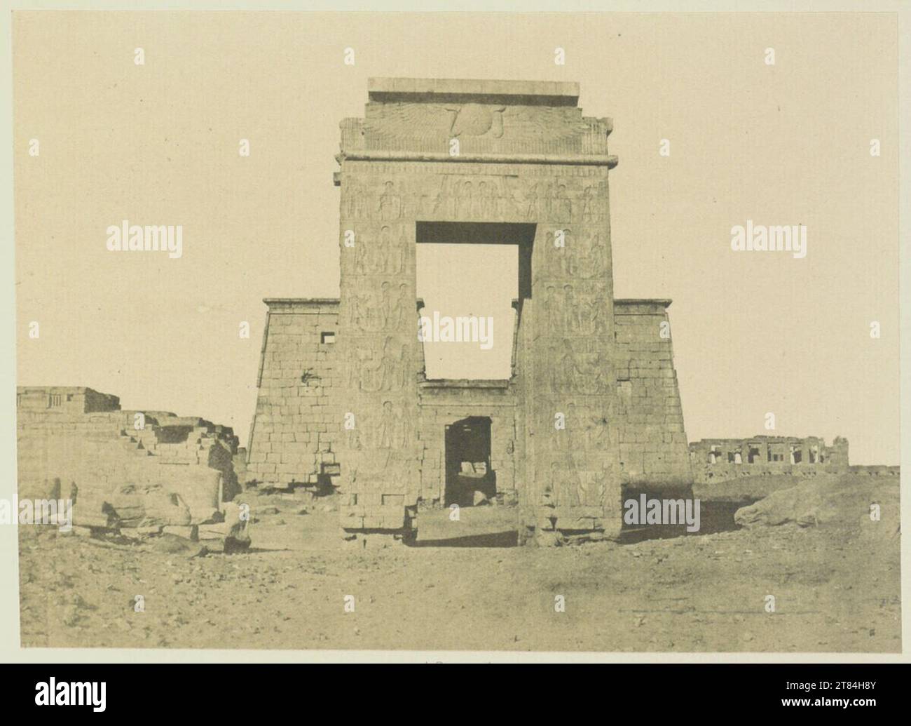 Robert Murray Karnak, das sogenannte „dein Tor“, dahinter der Pylon des Chons-Tempels und direkt im Hintergrund des Amon-Tempels. Salzpapier, Alben, auf einem Unterkarton um 1855 Stockfoto