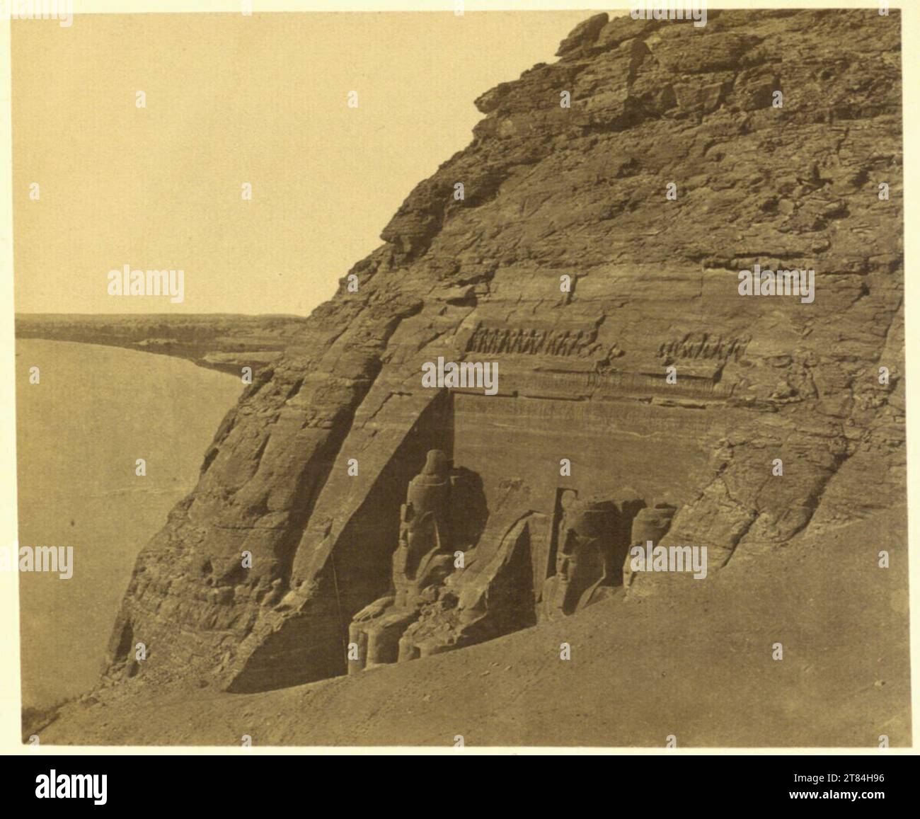 Robert Murray Abu-Sembel, Eingang zum „großen Tempel“, nur teilweise aus dem Sand befreit. Salzpapier, Alben, auf einem Unterkarton um 1855 Stockfoto