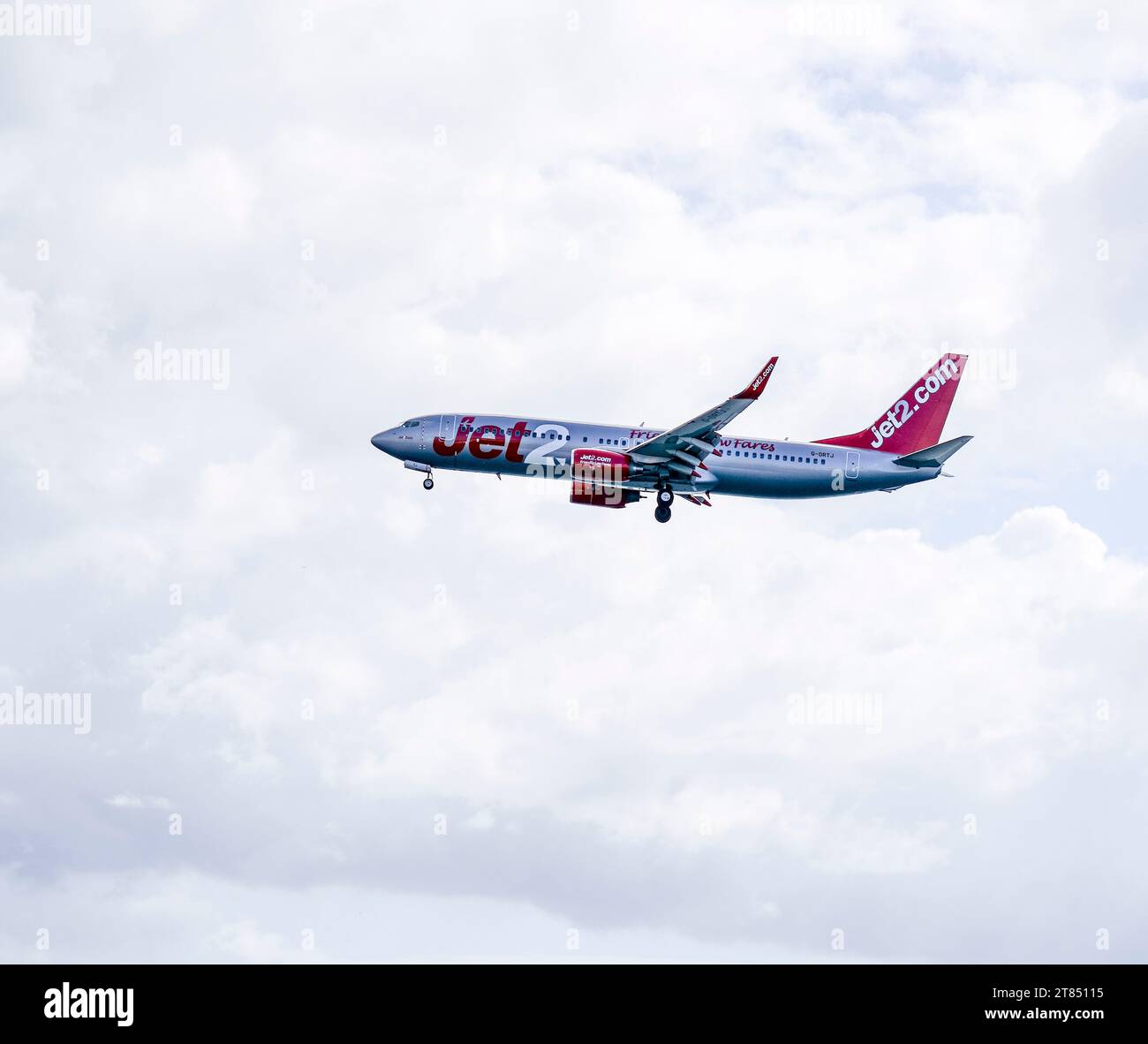 Jet2 Flugzeug am Himmel fliegt nach Lanzarote Stockfoto