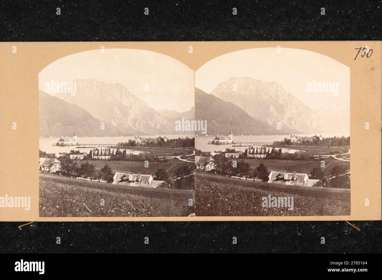 Louis Hardtmuth Salzkammergut: Sebeschloß-Platz bei Gmunden am Traunsee (mit dem Traunstein). Albuminpapier, auf der Box / Stereoformat um 1865 Stockfoto