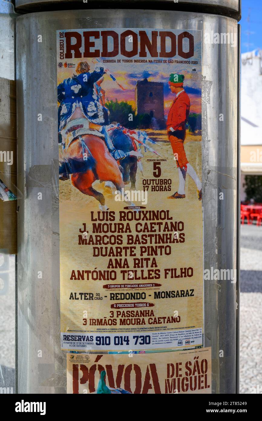Ein Poster für einen Stierkampf in Redondo, Portugal Redondo ist eine Gemeinde im portugiesischen Bezirk Evora. Seine Geschichte reicht bis ins cen zurück Stockfoto