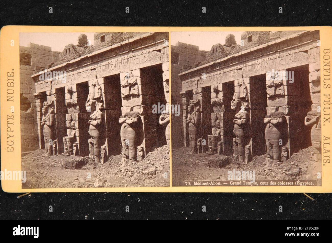 Félix Bonfils Medinet-Abou, Bauernhof mit Kolossen im großen Tempel. Albuminpapier, auf der Box / Stereoformat ca. 1867-1878 , 1867/1878 Stockfoto