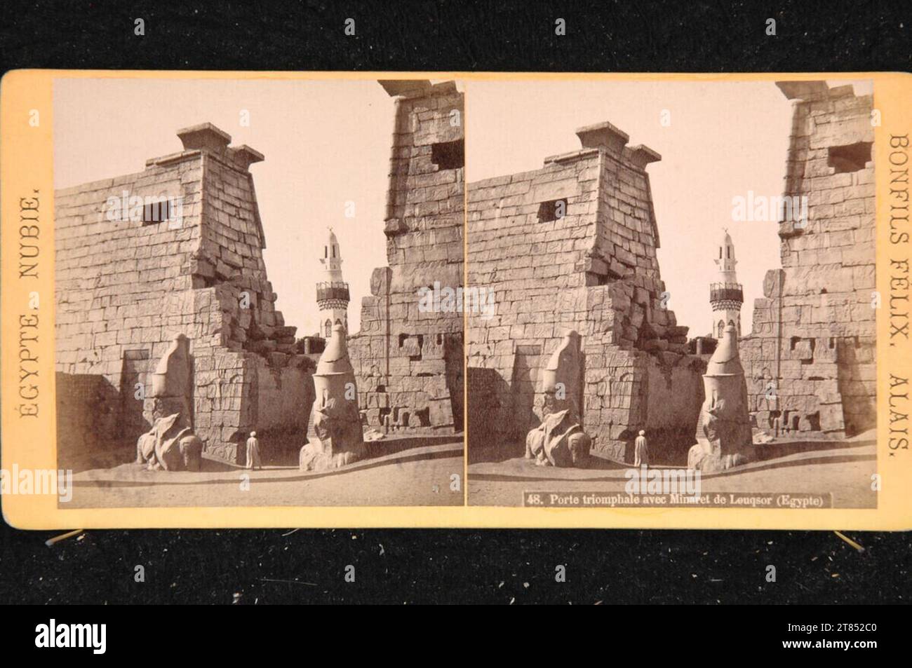 Félix Bonfils Luxor, Triumphtor mit Minarett. Albuminpapier, auf der Box / Stereoformat ca. 1867-1878 , 1867/1878 Stockfoto