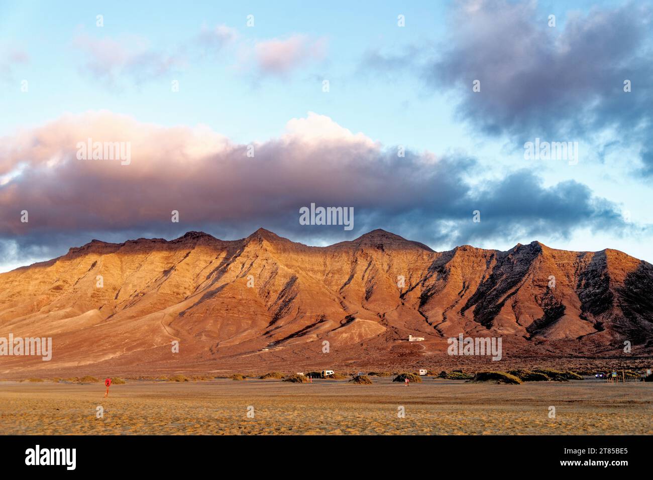 Reiseziel - Sonnenuntergang am Playa de Cofete, Jandia Halbinsel, Fuerteventura, Kanarische Inseln, Spanien - 21.009.2023 Stockfoto