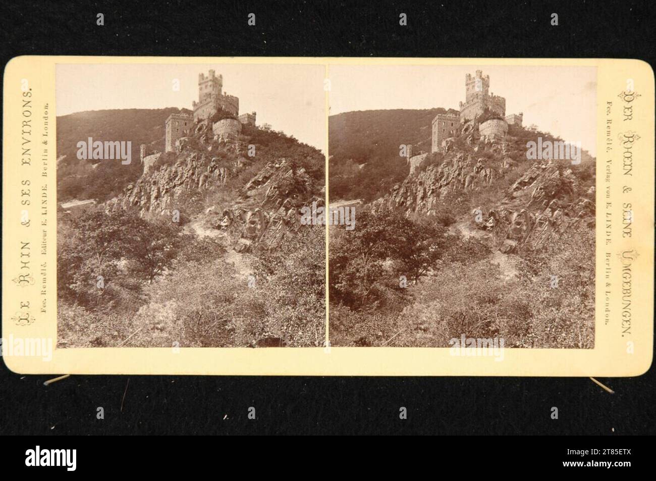 Philipp Remelé die Burg am Mittelrhein, Landkreis Mainz-Bingen, die von den Hohenzollern von den Hohenzollern wiederaufgebaut wurde. Albuminpapier, auf der Box / Stereoformat um 1870 Stockfoto