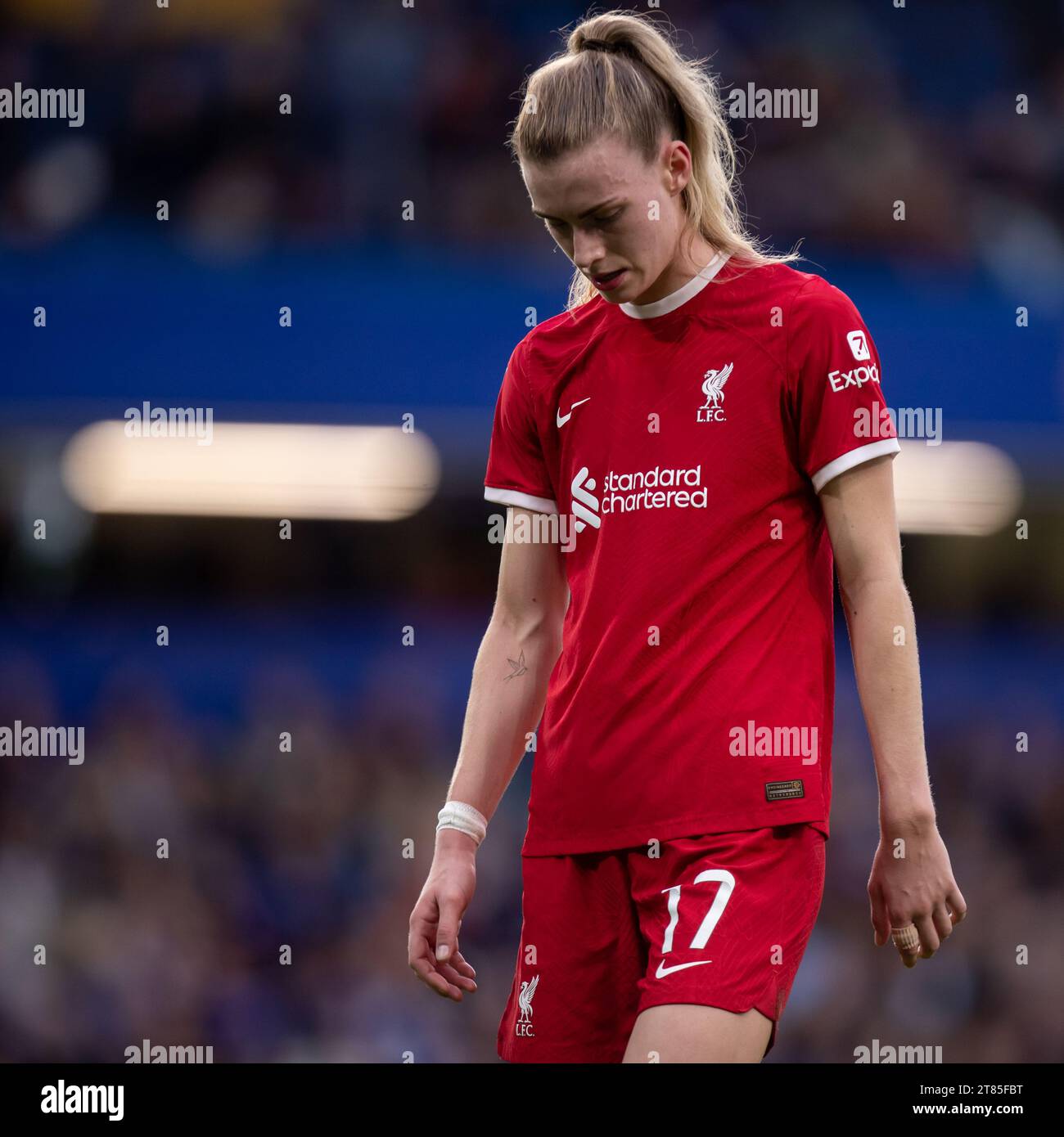 Jenna Clark von Liverpool gibt Gesten beim Spiel der Barclays FA Women's Super League zwischen Chelsea und Liverpool in Stamford Bridge, London am Samstag, den 18. November 2023. (Foto: Federico Guerra Maranesi | MI News) Credit: MI News & Sport /Alamy Live News Stockfoto