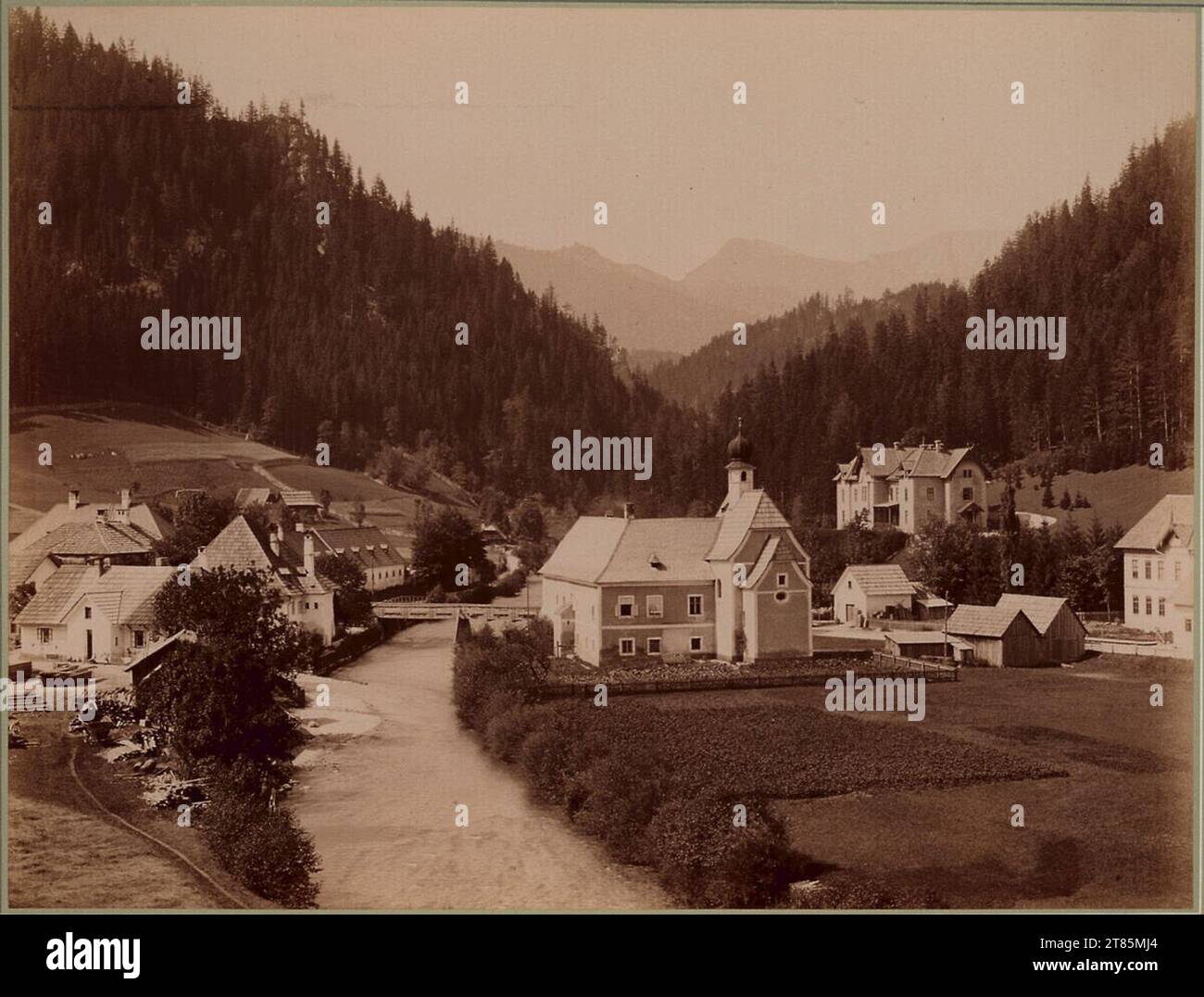 Johann Friedrich Schmid Mürzsteg mit dem kaiserlichen Jagdschloss. Albuminpapier, auf der Schachtel um 1895 Stockfoto