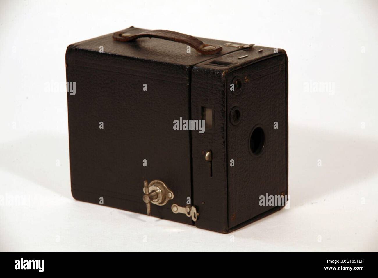 Eastman Kodak Co. Rochester (Produzent in) Rollfilm-Kare Casterra 'Brownie' - 2 1/2 'X 4 1' = 6,4 x 10,8 cm. Holz 1907-1933 , 1907/1933 Stockfoto Eastman Kodak Co. Rochester (Produzent in) Rollfilm-Kare Casterra 'Brownie' - 2 1/2 'X 4 1' = 6,4 x 10,8 cm. Holz 1907-1933 , 1907/1933 Stockfoto