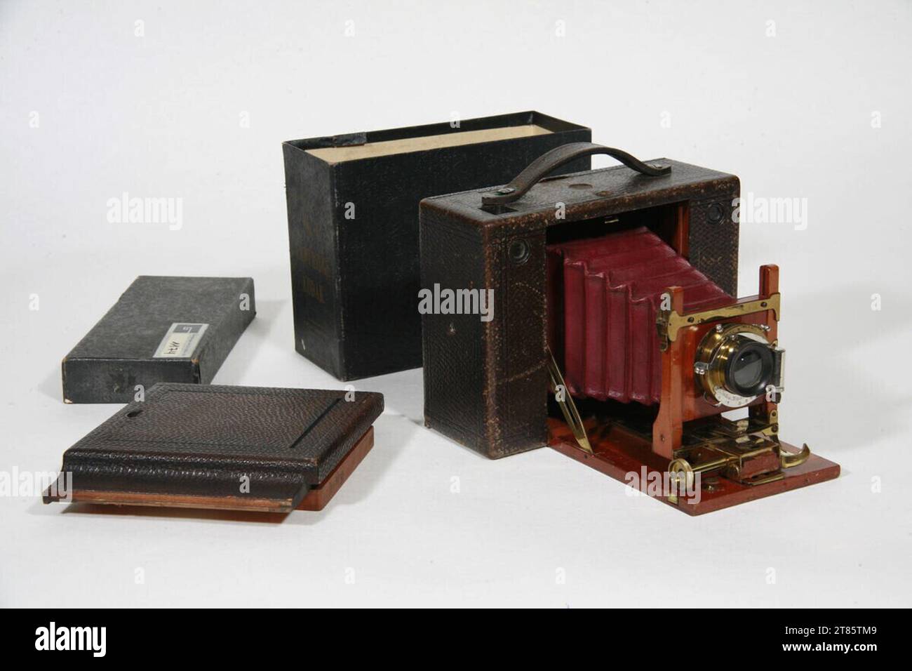 Eastman Kodak Co. Rochester (Produzent in) Rollkamera mit Folienplattformauflage – 10,2 x 12,7 cm. Holz um 1900 Stockfoto Eastman Kodak Co. Rochester (Produzent in) Rollkamera mit Folienplattformauflage – 10,2 x 12,7 cm. Holz um 1900 Stockfoto