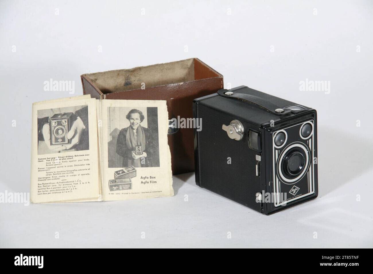 Agfa Kamera-Werke (Produzent in) Rollfilm-Kare Kamera „Box“ - 9 x 12 cm. Metall ca. 1950 , 1950 Stockfoto Agfa Kamera-Werke (Produzent in) Rollfilm-Kare Kamera „Box“ - 9 x 12 cm. Metall ca. 1950 , 1950 Stockfoto