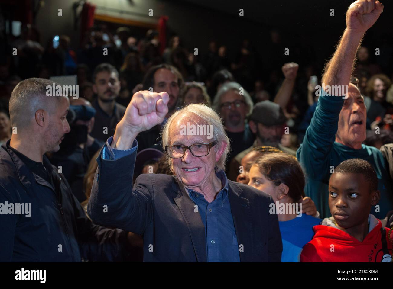 15. November 2023: Rom, Italien: Der britische Filmemacher Kenneth Loach trifft auf Spin Time Labs, ein besetztes Wohnhaus. © Andrea Sabbadini Stockfoto