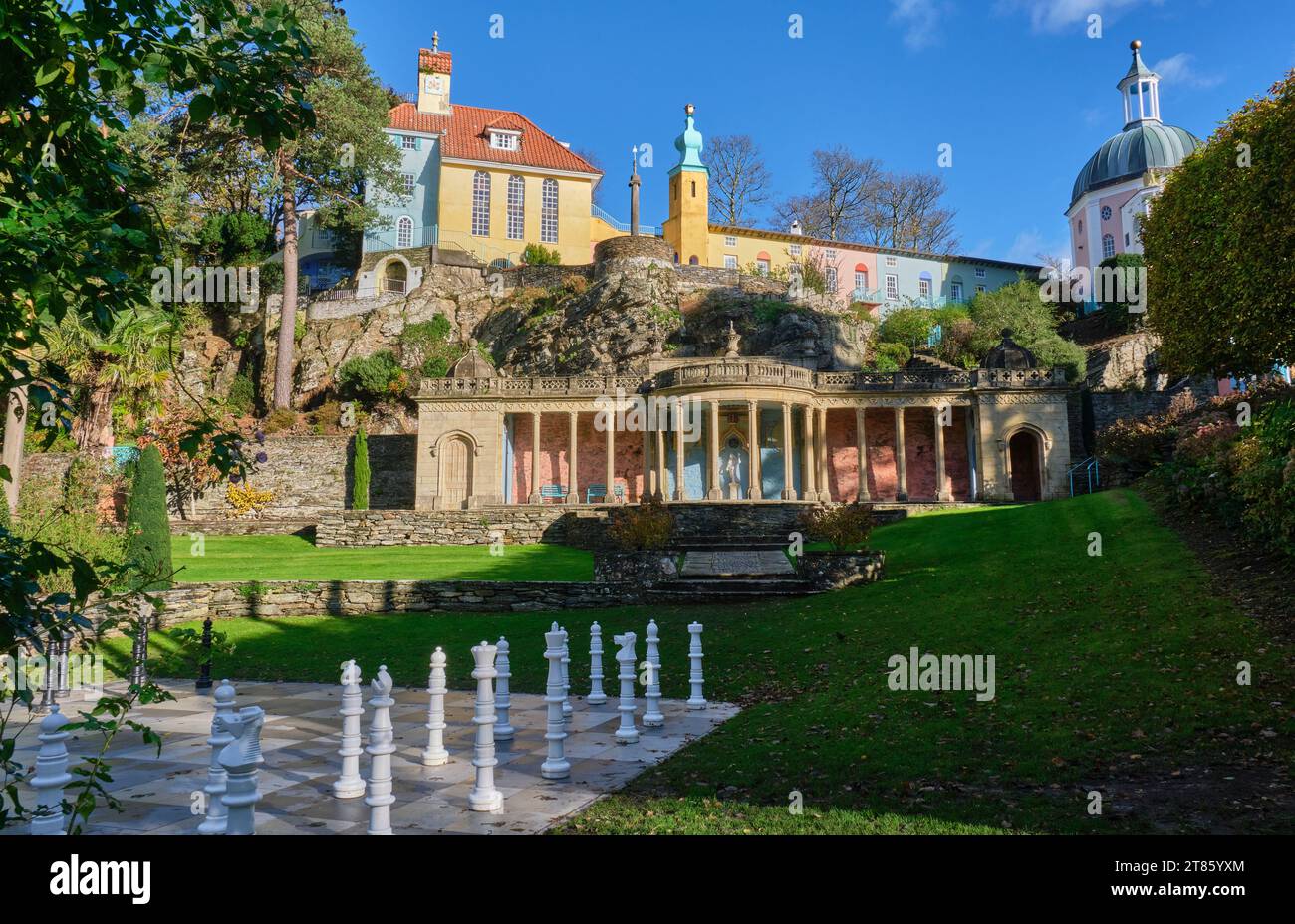 Die Bristol Colonnade (und Chantry Row und Pantheon) in Portmeirion, Gwynedd, Wales Stockfoto