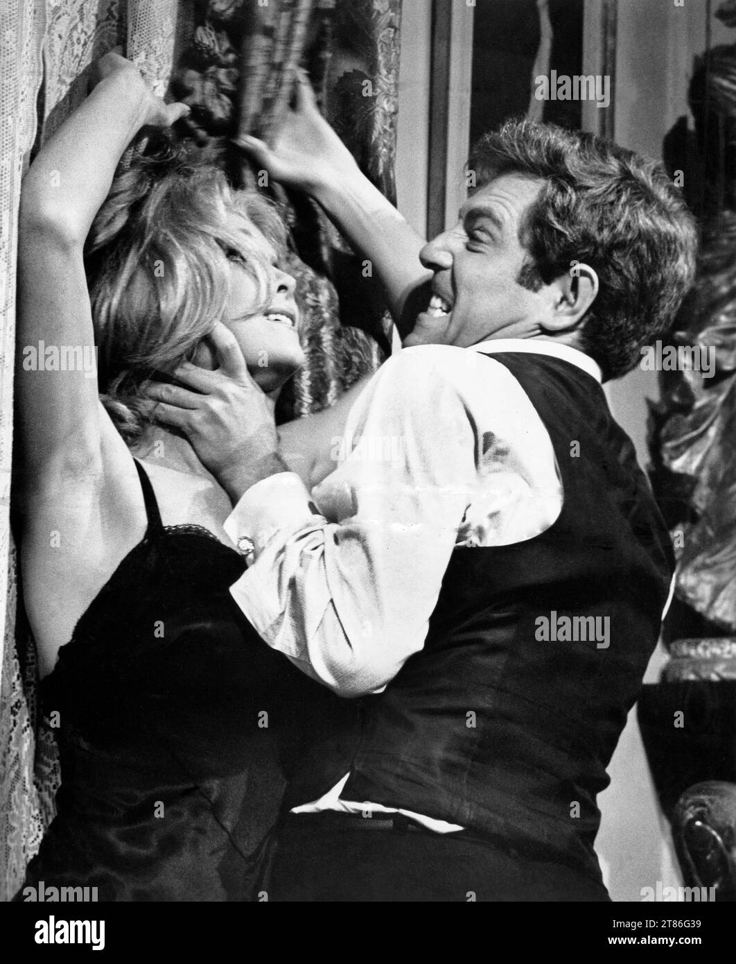 George Segal, Jean Hale, am Set des Films "The St. Valentinstag-Massaker, 20. Jahrhundert-Fuchs, 1967 Stockfoto