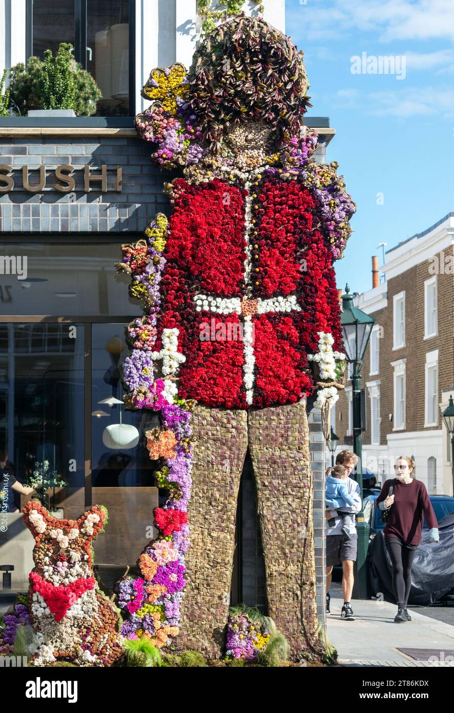 Flower Soldier in der Kings Road Chelsea Flower Show London Stockfoto