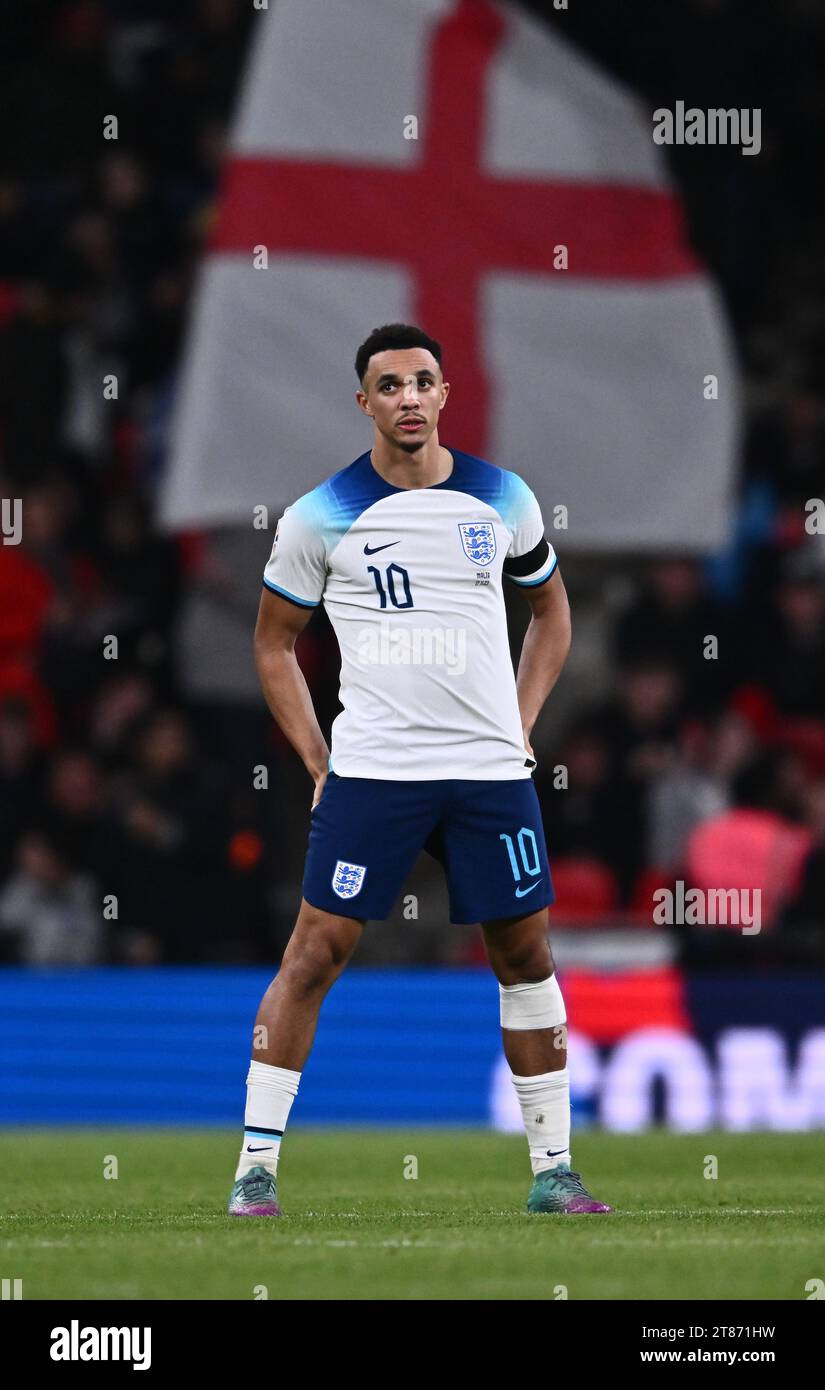 LONDON, ENGLAND 17. November Trent AlexanderArnold aus England beim