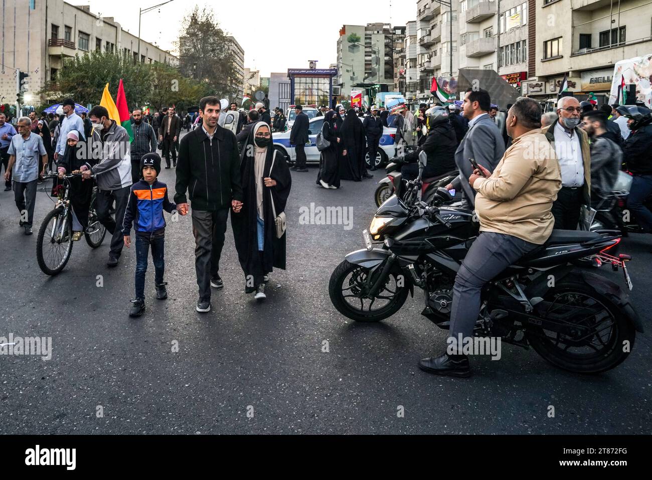 Zur gleichen Zeit, zu der das zionistische Regime seine Angriffe auf