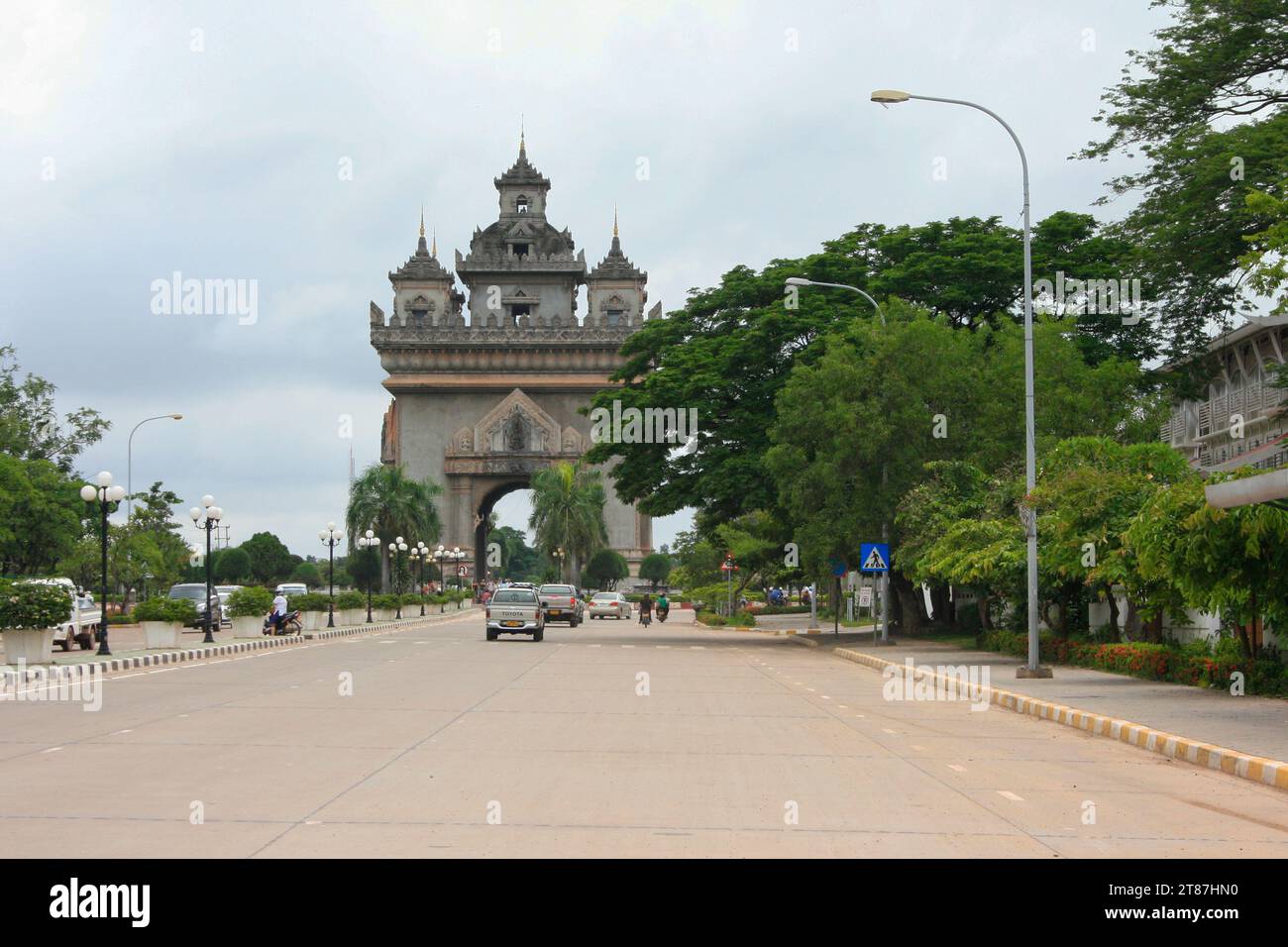 Patuxai ist ein Kriegsdenkmal in der Innenstadt von Vientiane Stockfoto