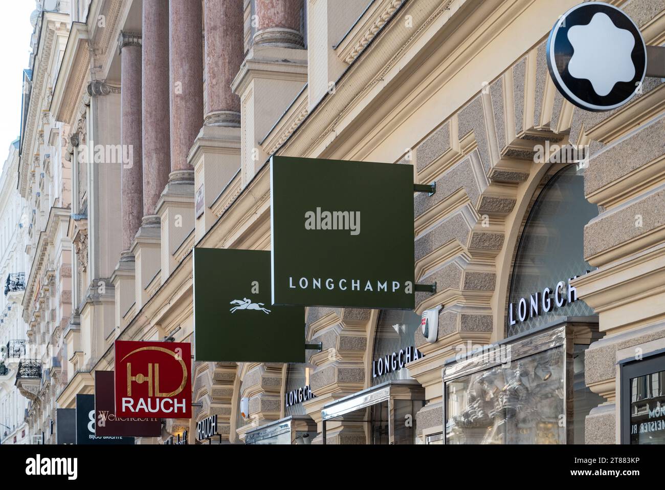 Wien, Österreich 29. September 2023, Ladenbanner in verworfenen Geschäften in der wiener Fußgängerzone, berühmt für ihre luxuriösen Geschäfte - Graben Stockfoto