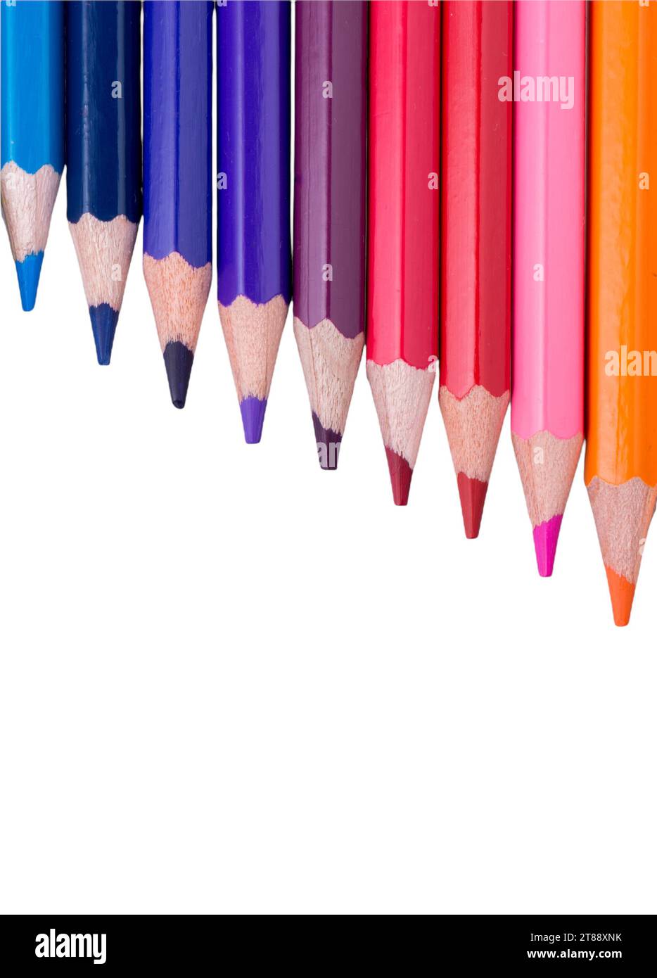 Viele verschiedene farbige isolierte Bleistiftwerkzeuge für künstlerische Kreativität Stockfoto