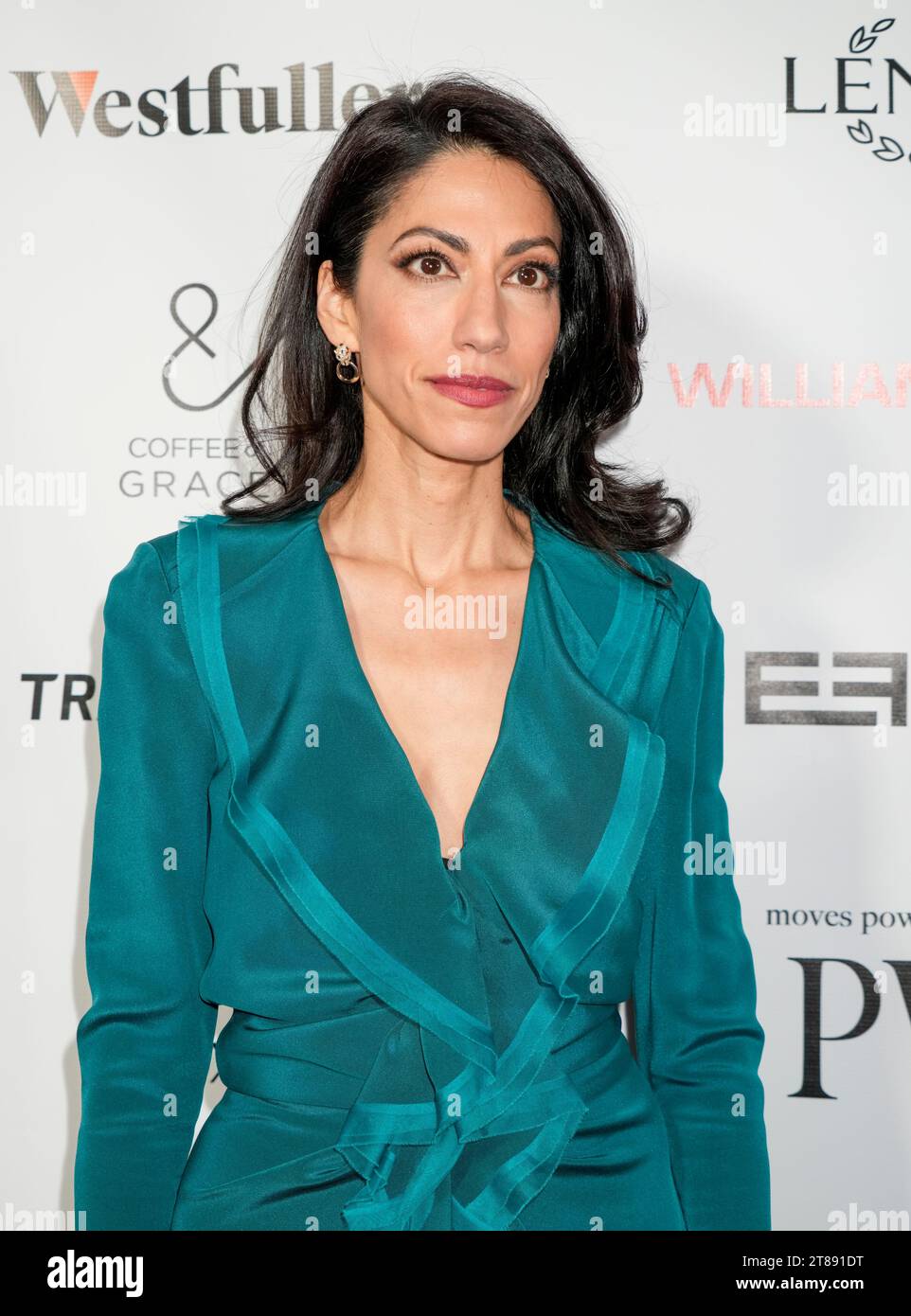 New York, Usa. November 2023. New York, USA 11/17/23 Huma Abedin nimmt an der 20. Jährlichen NY Moves Power Women Awards Gala des New York Moves Magazine Teil, die am Samstag, 18. November 2023 im Mandrian Oriental Hotel in New York City stattfindet. Quelle: Jennifer Graylock/Alamy Live News Stockfoto