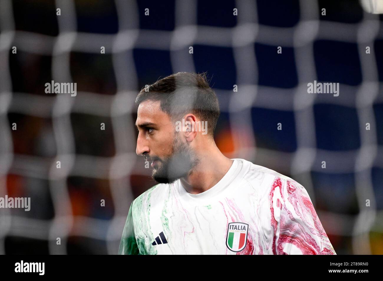 Gianluigi Donnarumma aus Italien zieht sich während des Gruppenspiels