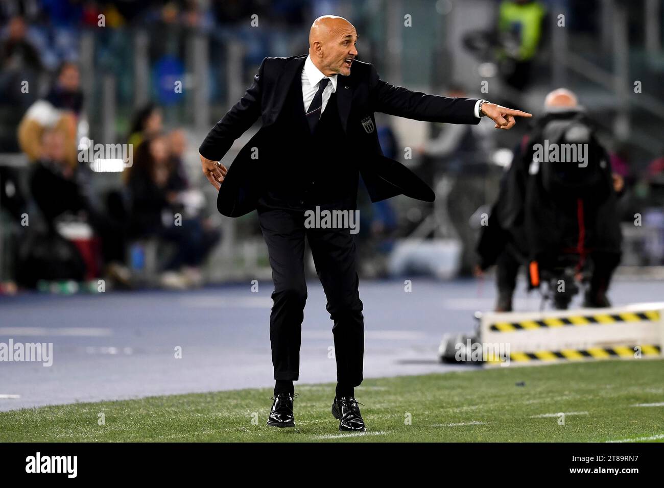 Luciano Spalletti Cheftrainer Italiens Gesten während des Gruppenspiels