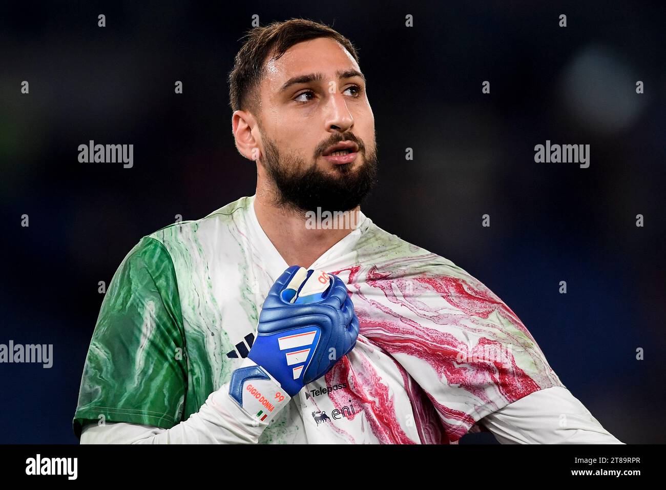 Gianluigi Donnarumma aus Italien zieht sich während des Gruppenspiels