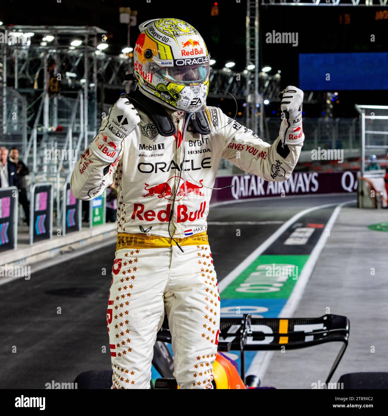 Las Vegas, Nevada - 19. November 2023: Max Verstappen, Fahrer des #1 Oracle Red Bull Racing F1-Autos, feiert in der Siegesstraße nach dem Sieg des Heineken Silver Las Vegas Grand Prix auf dem Las Vegas Strip Circuit. Quelle: Nick Paruch / Alamy Live News Stockfoto