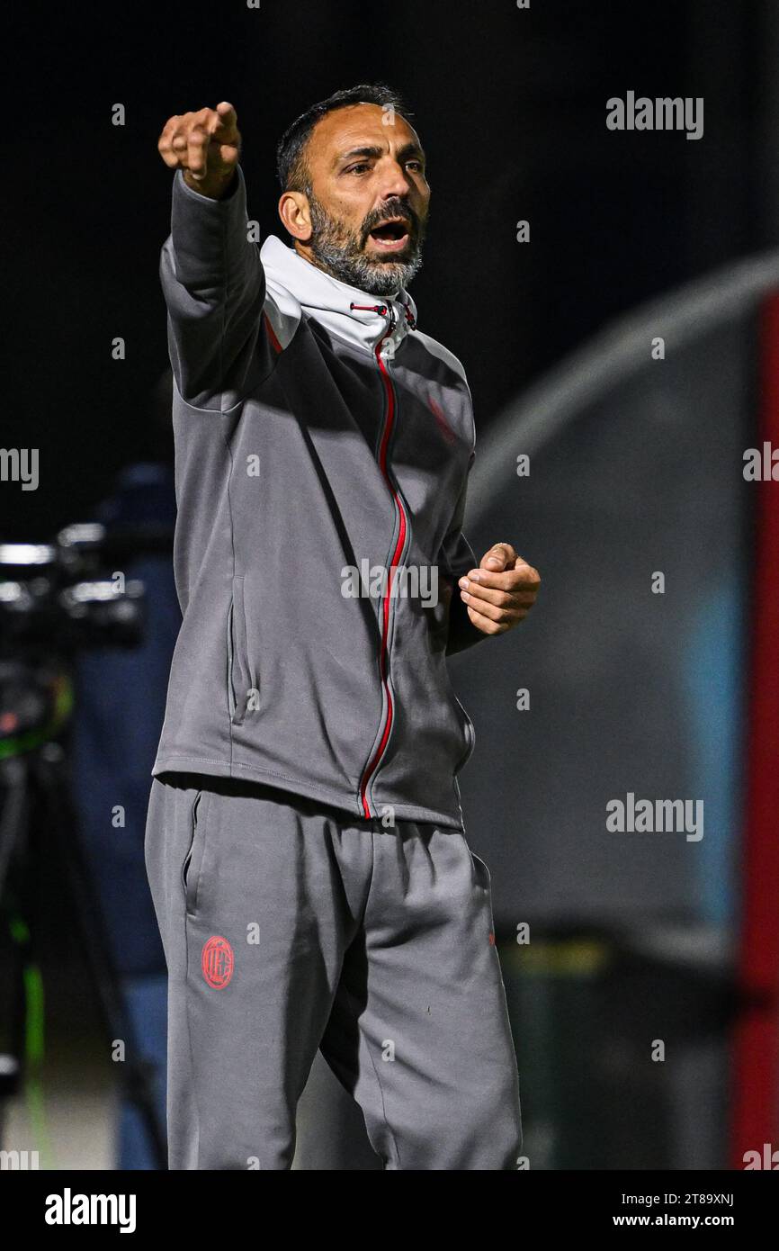 Mailand, Italien. November 2023. Milano, Italia, 18.11.23: Cheftrainer AC Milan Davide Cordone während des Women Series A Spiels zwischen AC Milan und Sampdoria im Vismara Sports Center in Mailand, Italia Soccer (Cristiano Mazzi/SPP) Credit: SPP Sport Press Photo. /Alamy Live News Stockfoto