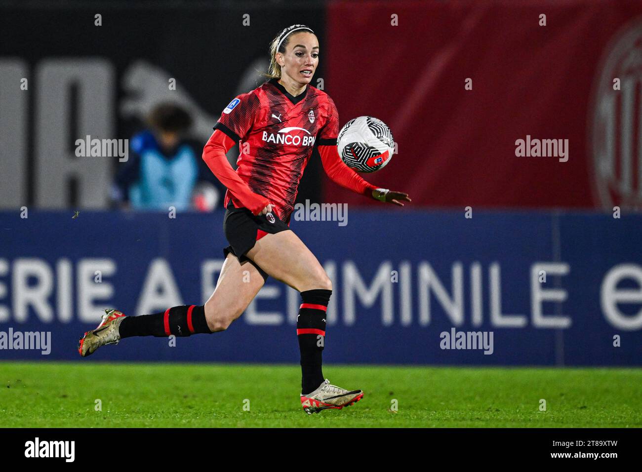 Mailand, Italien. November 2023. Milano, Italia, 18.11.23: Kosovare Asllani (9 AC Milan) während der Women Series A Match zwischen AC Milan und Sampdoria im Vismara Sports Center in Mailand, Italia Soccer (Cristiano Mazzi/SPP) Credit: SPP Sport Press Photo. /Alamy Live News Stockfoto