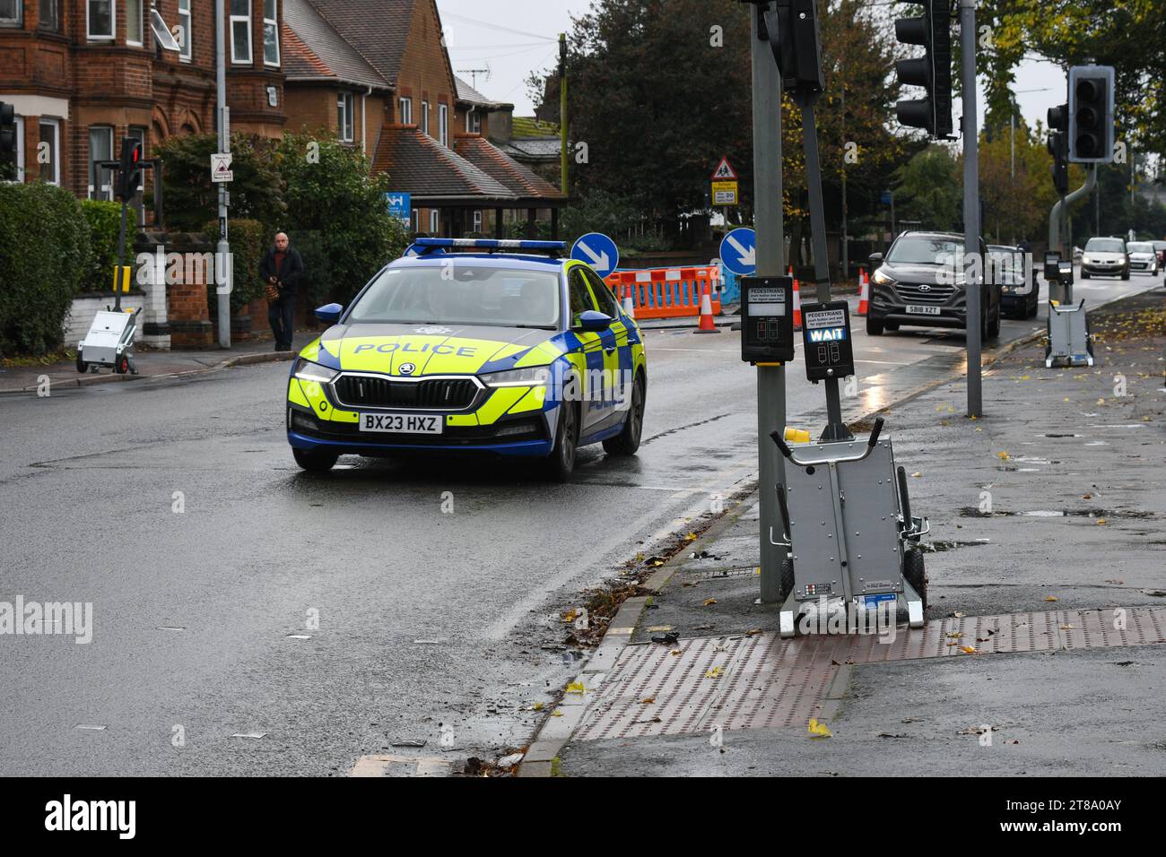 Polizeiauto fährt in loughborough Stockfoto