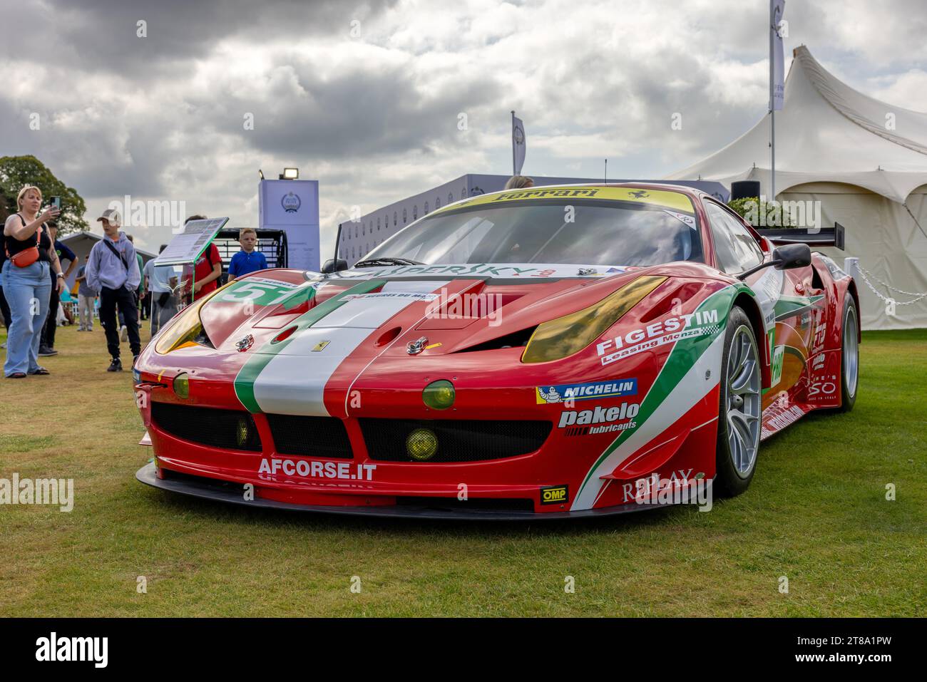 Alfa Corse Ferrari 458 Italia #51, ausgestellt auf der Salon Privé Concours d’Elégance Motorshow im Blenheim Palace. Stockfoto