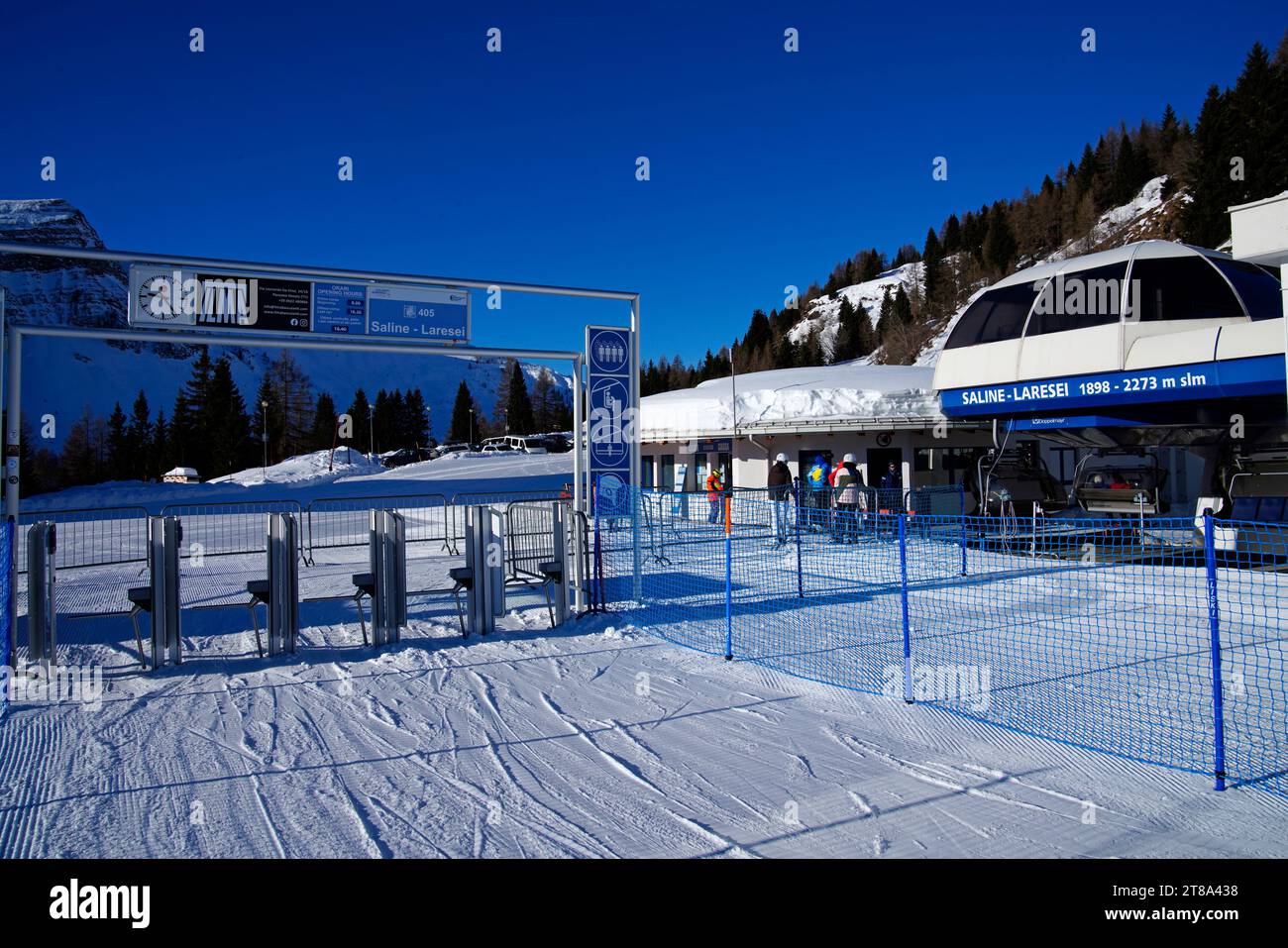 Skigebiet Passo San Pellegrino-Falcade, Tre Valli, Pala-Gruppe, Dolomitengruppe, Provinz Belluno, Italien, Skifahrer Stockfoto