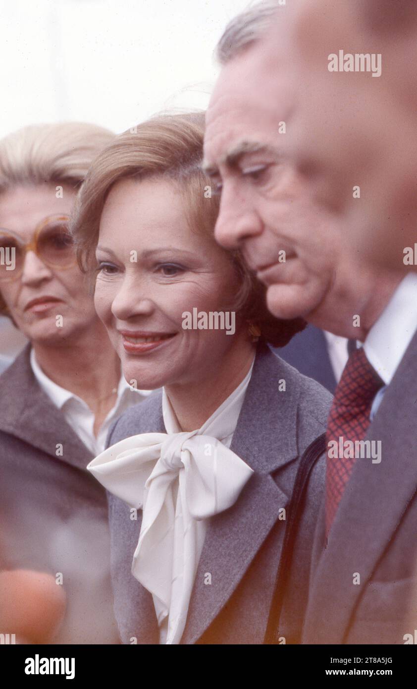 New Yorker Gouverneur und First Lady Rosalynn Carter bei einer Zeremonie des Bandschnitts in Manhattan Anfang der 1980er Jahre Stockfoto