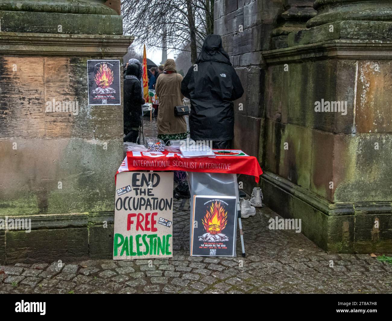 Glasgow, Schottland, Großbritannien. 18. November 2023: Demonstranten versammeln sich in Glasgow Green, um einen Waffenstillstand in Gaza zu unterstützen. Stockfoto