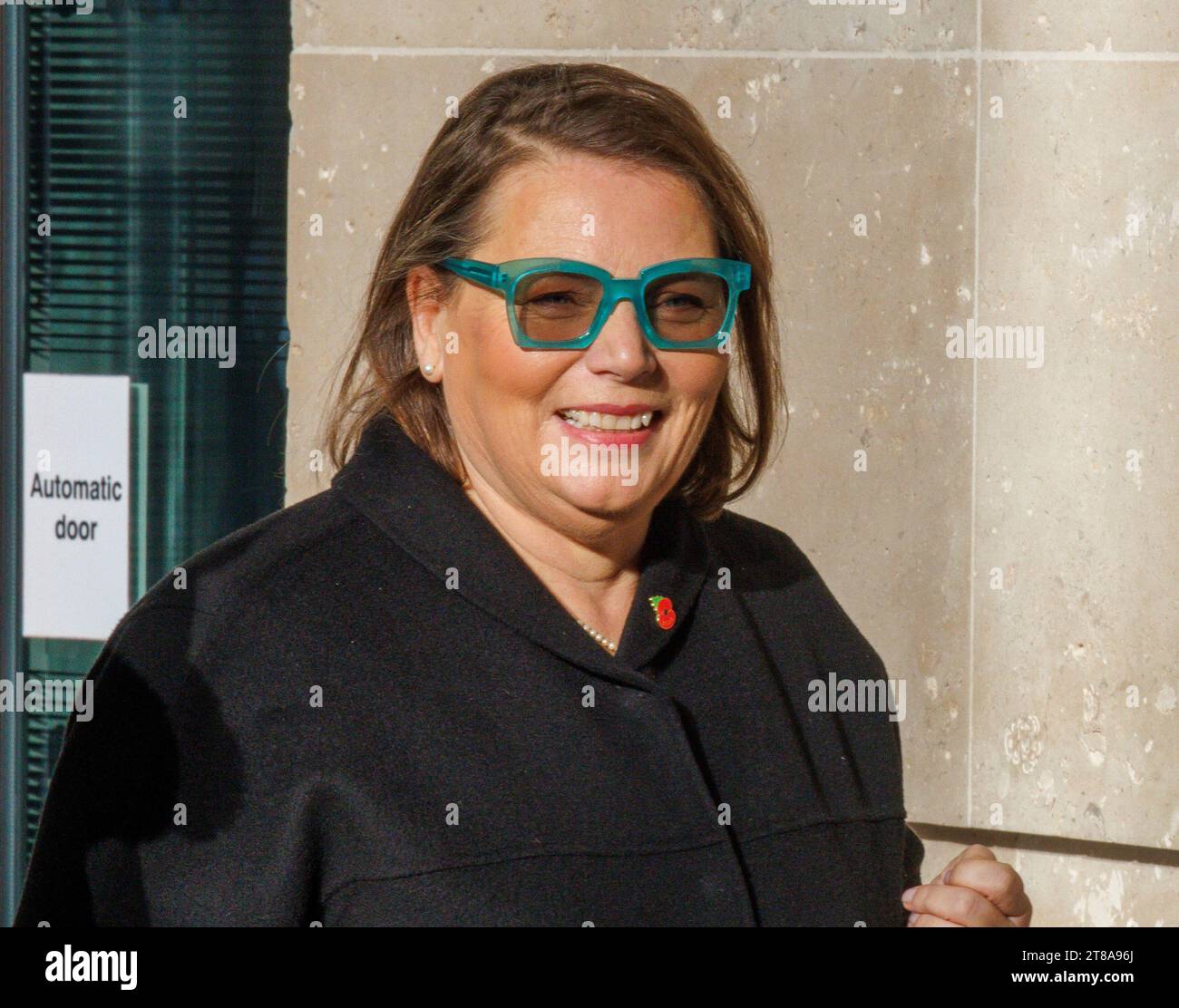 London, Großbritannien. November 2023. Joanna Scanlan, Schauspielerin, bei der BBC. Gäste der BBC nach einem Auftritt am Sonntag mit Laura Kuenssberg. Quelle: Karl Black/Alamy Live News Stockfoto