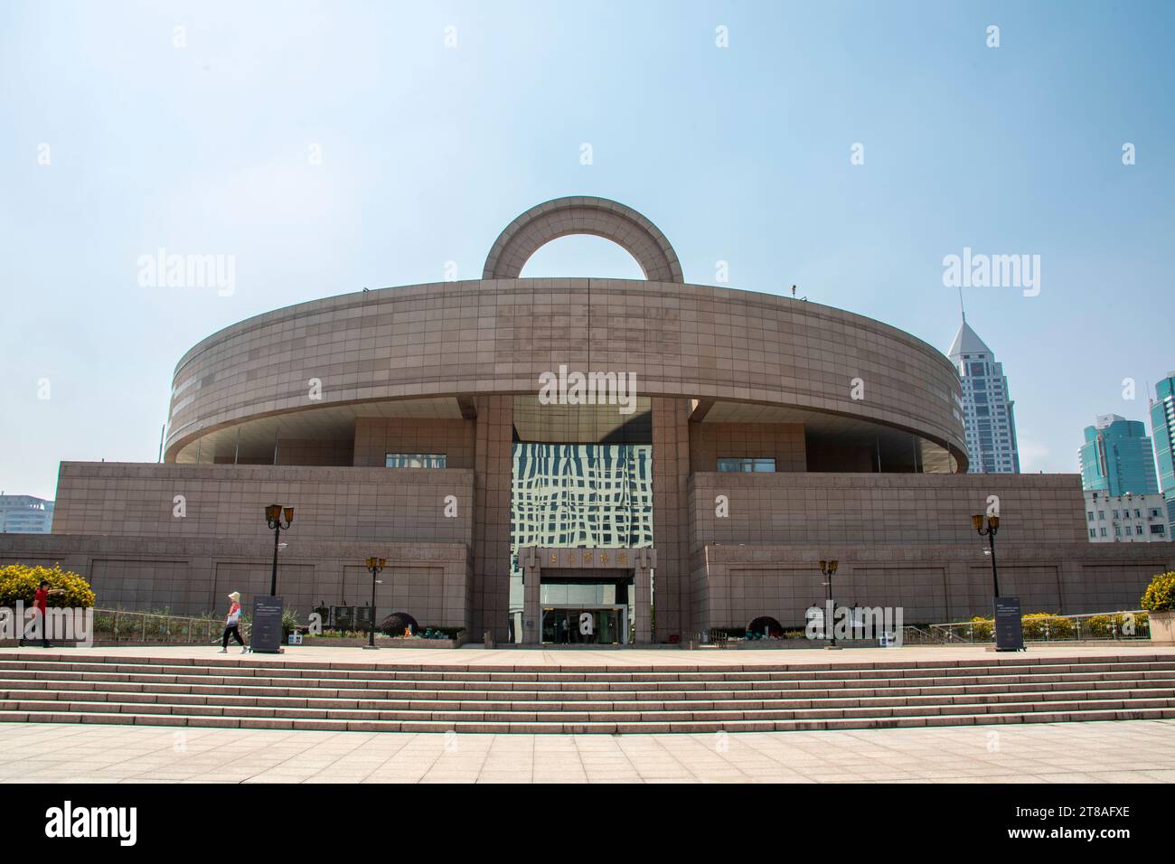 Shanghai China 9. Juni 2023: Außenansicht des Shanghai Museums. Ein Museum für alte chinesische Kunst, das sich auf dem Platz des Volkes befindet Stockfoto