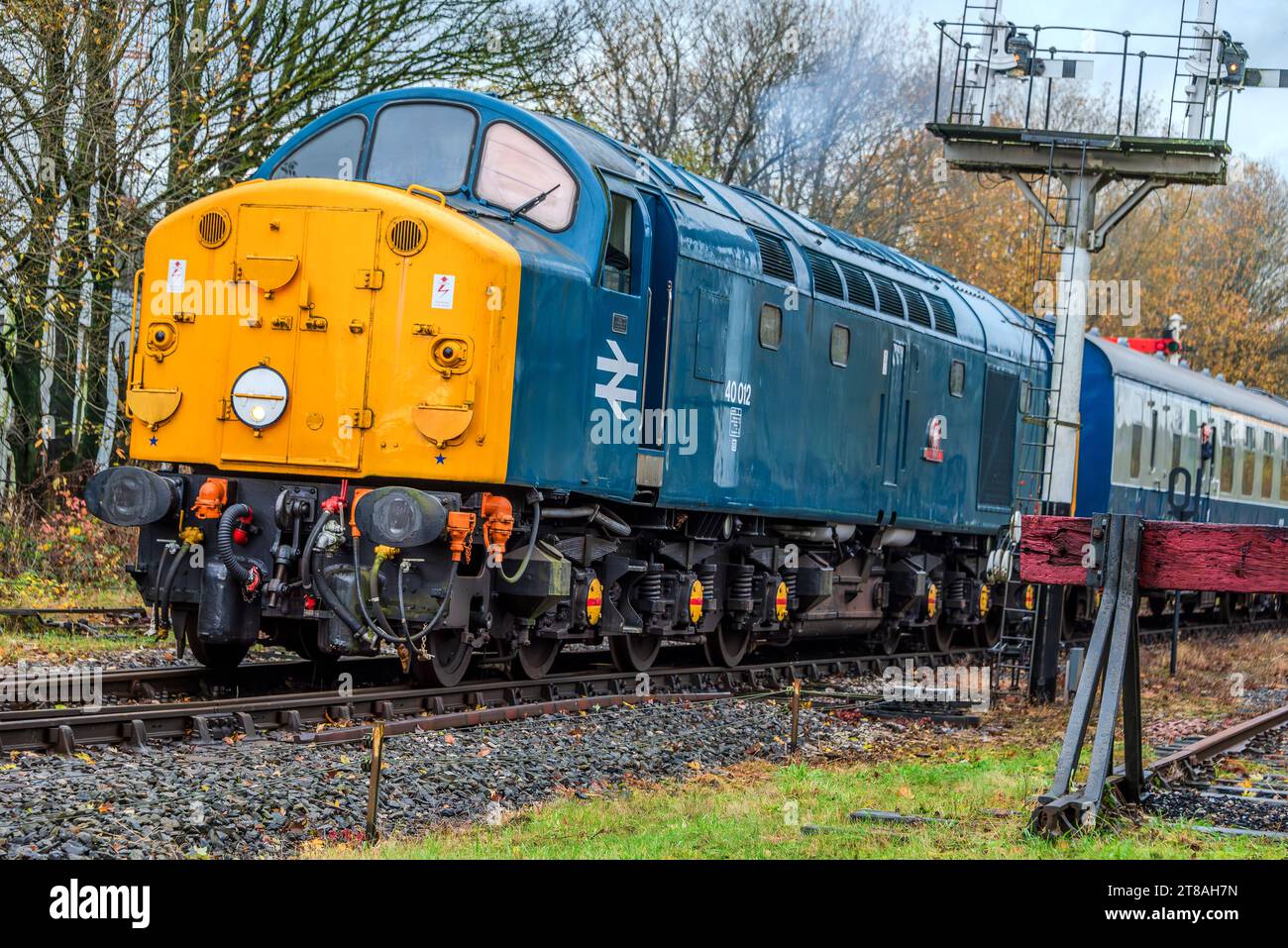 East lancashire Railway im Herbst DMU Gala Class 40 Diesel-Elektrolokomotive namens Aureol Elder Dempster Lines, die den Shuttle zwischen Ramsbottom verkehrt Stockfoto