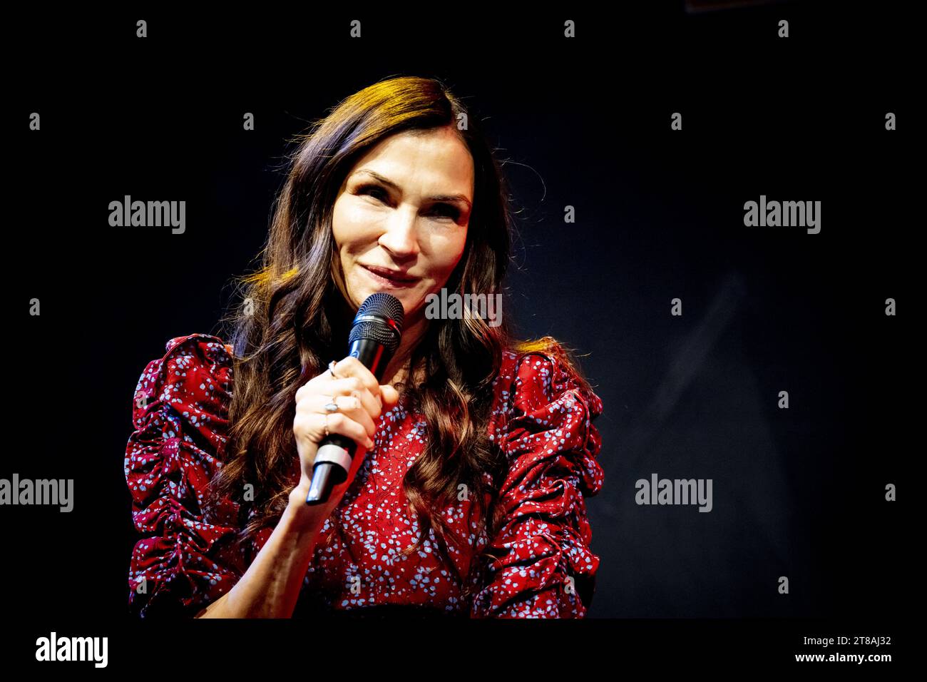 UTRECHT - Schauspielerin Famke Janssen während der Winterausgabe von Heroes Dutch Comic Con in the Jaarbeurs. Dutch Comic Con ist eine jährliche Veranstaltung, die sich mit Comics, Filmen, Serien, Videospielen und Kostümen von Charakteren der Popkultur befasst. ANP ROBIN UTRECHT niederlande raus - belgien raus Stockfoto