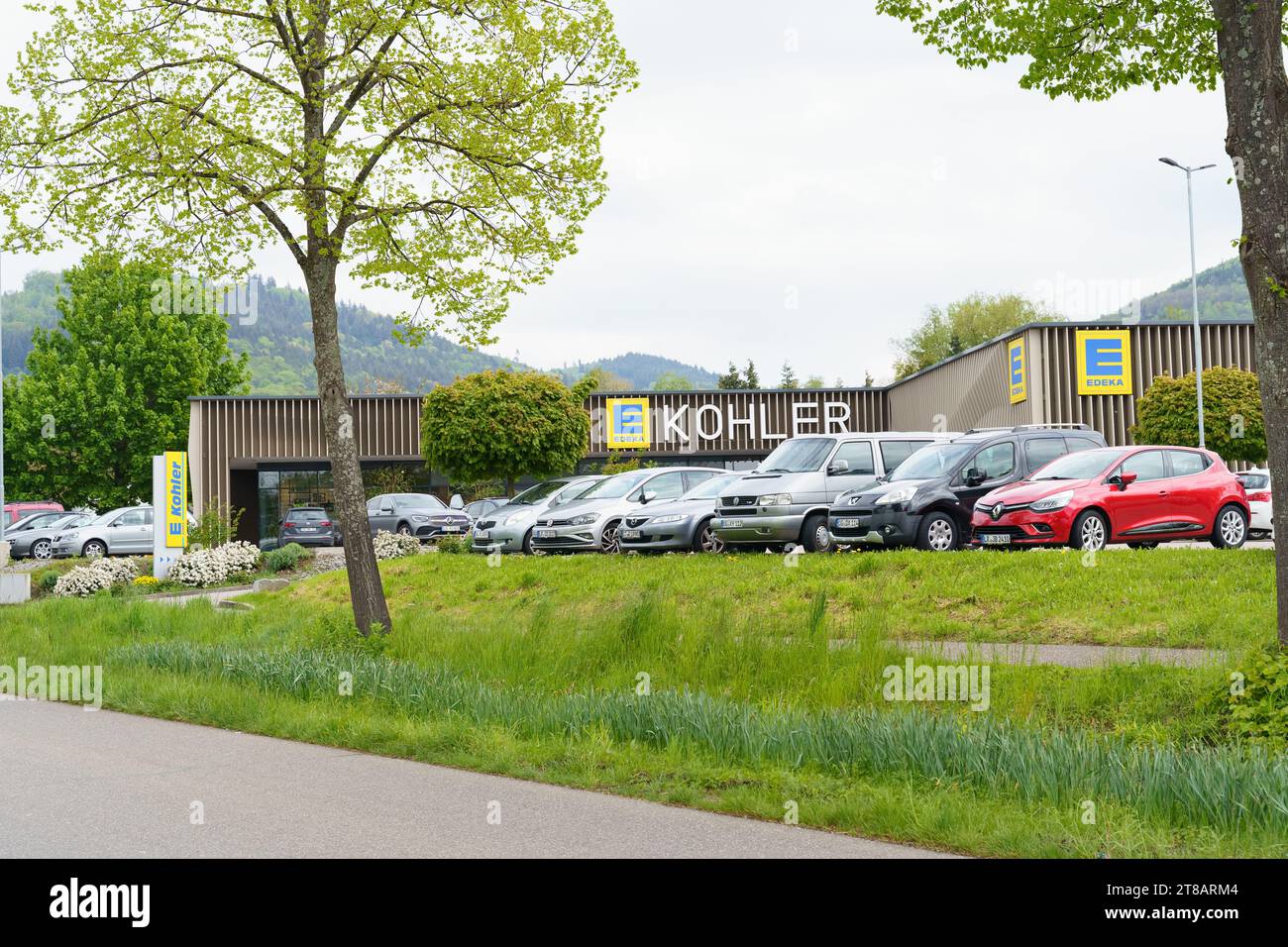 Friesenheim, Deutschland - 29. April 2023: EDEKA-Supermarkt in Friesenheim. DIE EDEKA Group ist der größte deutsche Supermarktkonzern. Stockfoto