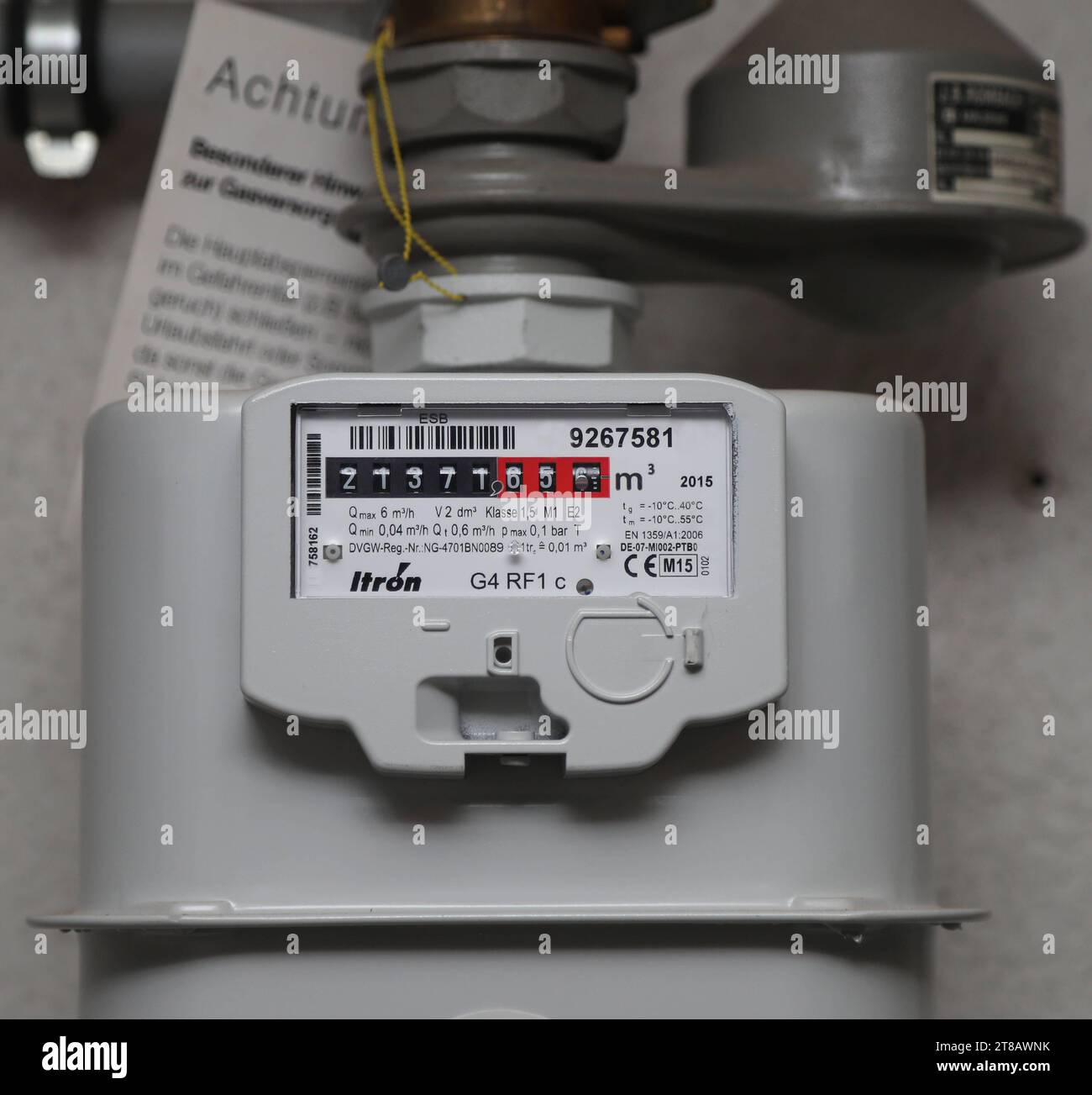 Bayern, Deutschland 19. November 2023: Hier ein Symbolbild mit einem Gaszähler, Gasuhr, Gasmesser, der Gasverbrauch misst, als Symbol für Teuerung, Gaskosten, Energiekosten, Gaskostenentwicklung, Gaspreisbremse, Gasverbrauch, Energieverbrauch, m3, Kubikmeter *** Bayern, Deutschland 19. November 2023 Dies ist ein symbolisches Bild, das einen Gaszähler, Gaszähler, Gaszähler, der den Gasverbrauch misst, als Symbol für Inflation, Gaskosten, Energiekosten, Gaskostenentwicklung, Gaspreisbremse, Gasverbrauch, Energieverbrauch, m3, Kubikmeter Kredit: Imago/Alamy Live News Stockfoto