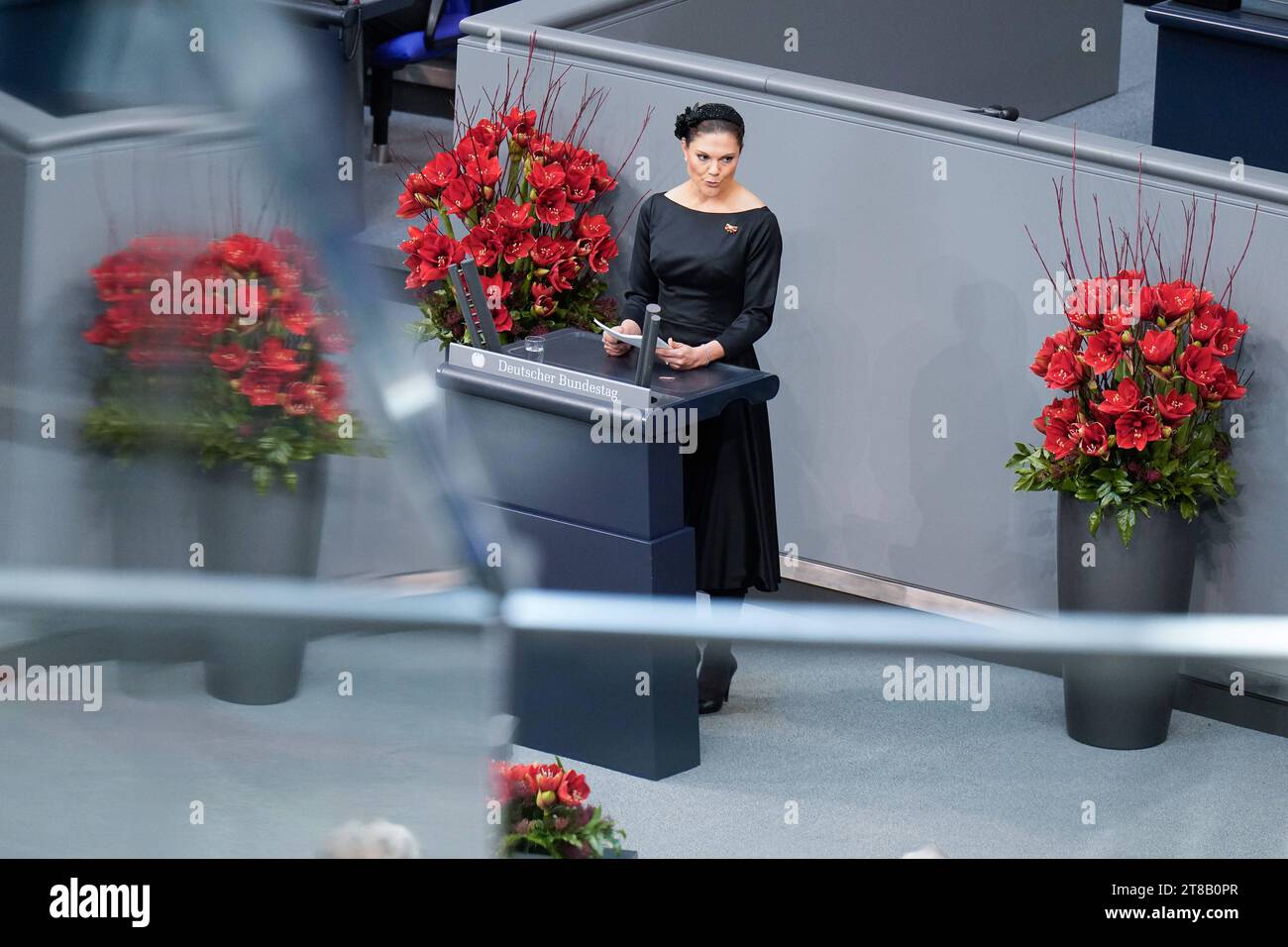 Kronprinzessin Victoria von Schweden Volkstrauertag im Bundestag, Gedenkstunde, Kronprinzessin Victoria von Schweden Berlin Berlin GER *** Kronprinzessin Victoria von Schweden Nationalfeiertag der Trauer im Bundestag, Gedenkstunde, Kronprinzessin Victoria von Schweden Berlin Berlin GER Credit: Imago/Alamy Live News Stockfoto