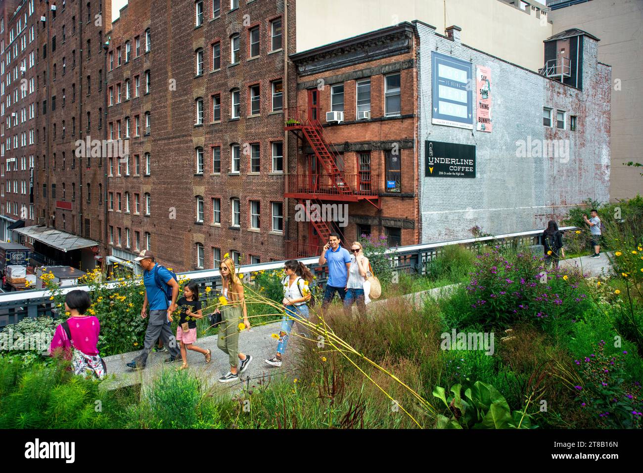 Der Tourismus im New yorker Highline New Urban Park entstand aus einer verlassenen Hochbahnstrecke in Chelsea Lower Manhattan New york City HIGHLINE, USA Stockfoto