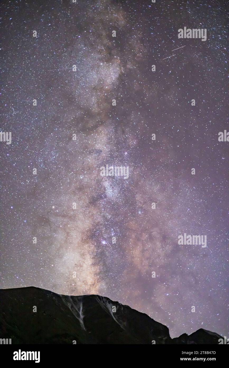 Der Milky Way Core erhebt sich über den Wheeler Peek im Great Basin National Park Stockfoto