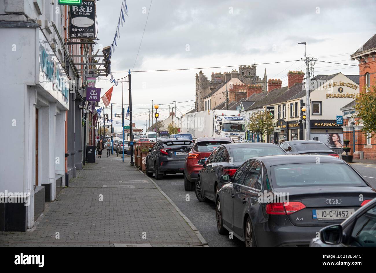 Die Hauptstraße im Ardee County Louth Irland Stockfoto