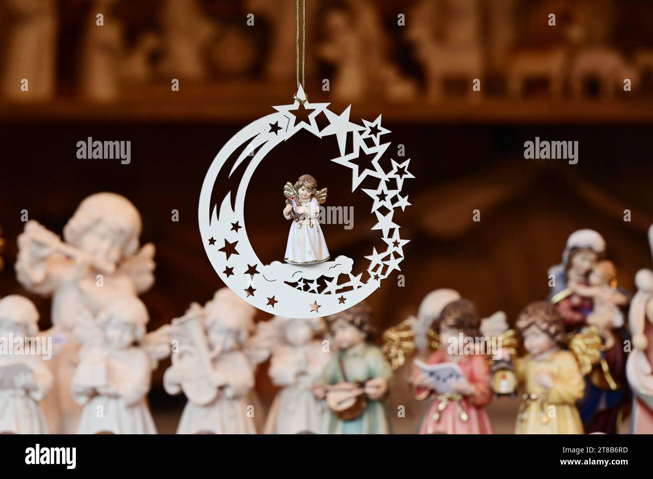 Der Weihnachts- und Neujahrsmarkt im Schloss Schönbrunn zieht jedes Jahr Zehntausende Besucher an. Stockfoto