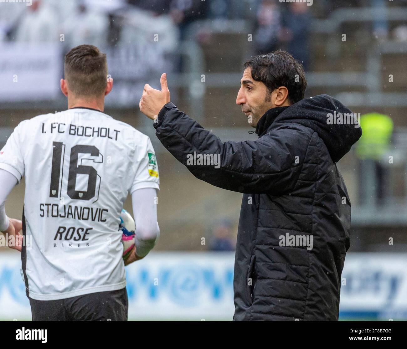 Sport, Fußball, Regionalliga West, 2023/2024, Wuppertaler SV vs. 1. FC Bocholt 1:2, Cheftrainer Huezeyfe Dogan (WSV) Stockfoto