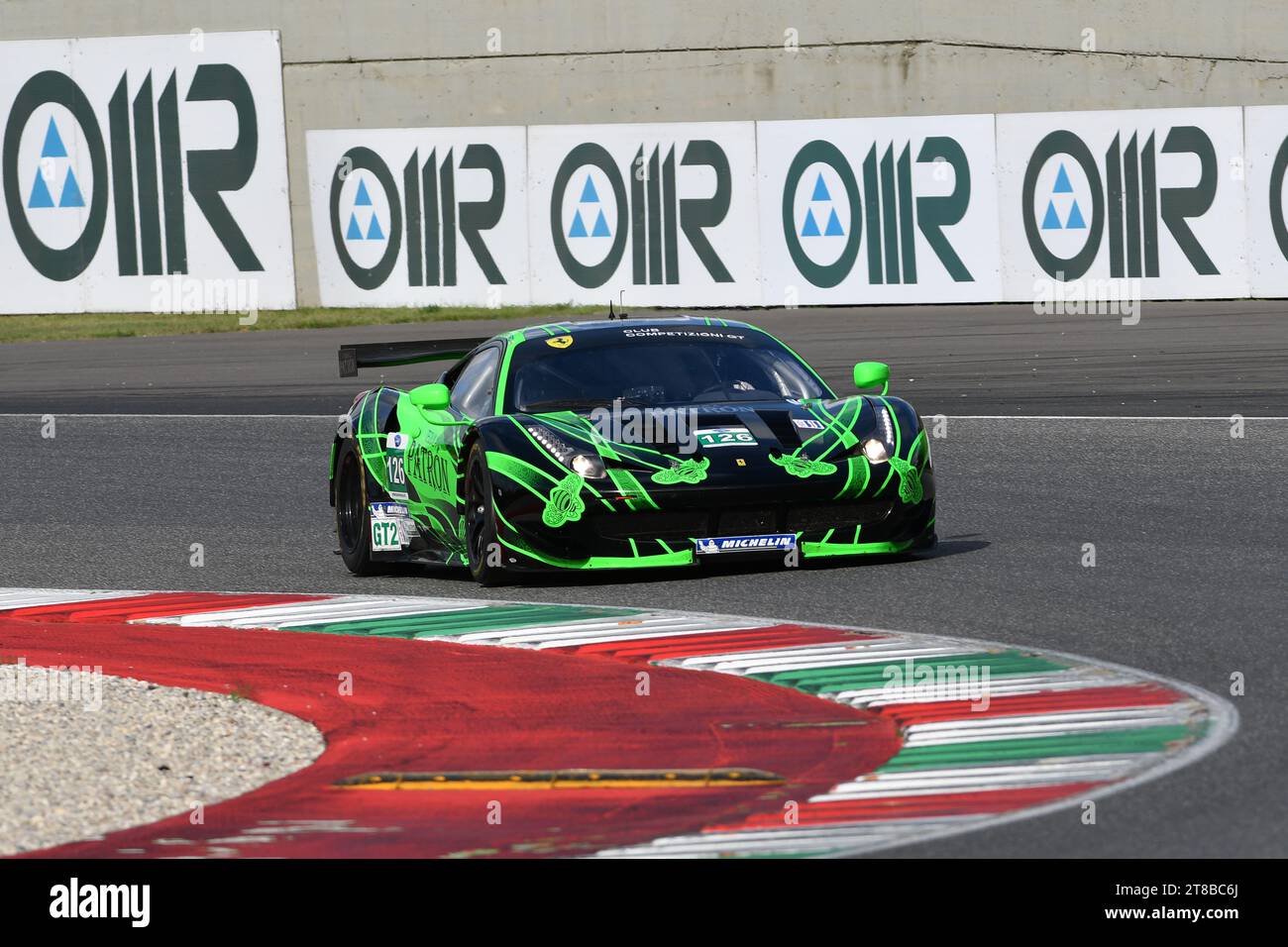 Scarperia – Italien, 28. Oktober 2023: Ferrari 458 GT2 im Einsatz auf dem Mugello Circuit während des Ferrari World Finals 2023 in italien. Stockfoto